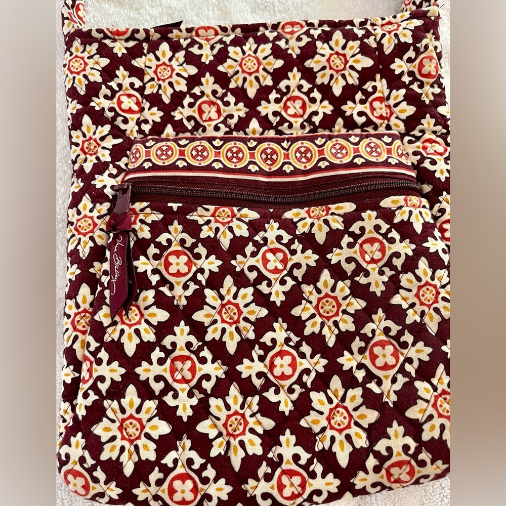 Vera Bradley hobo quilted crossover purse. Excellent condition